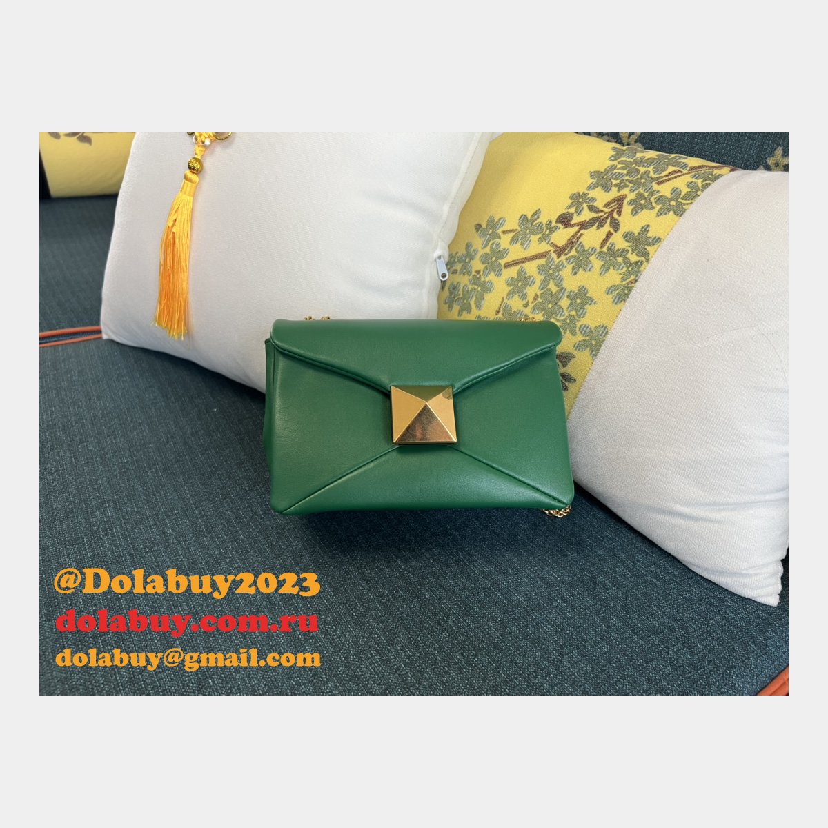 7 Star Valentino Garavani ONE STUD Chain Handbag