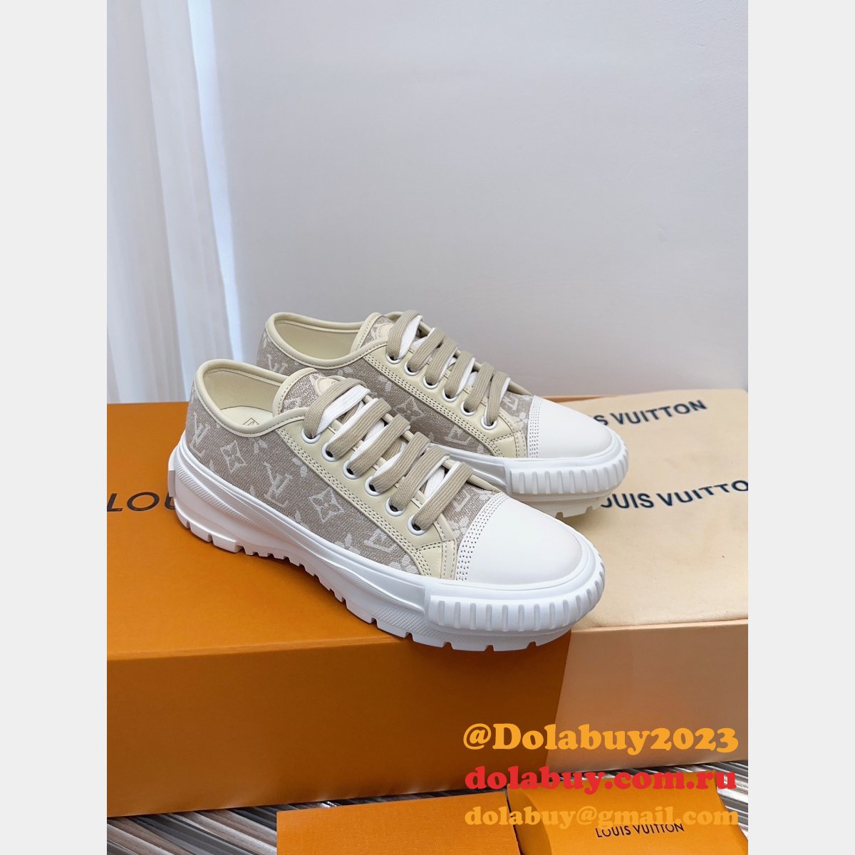 AAA+ Time Out Sneaker LOUIS VUITTON Best Replica