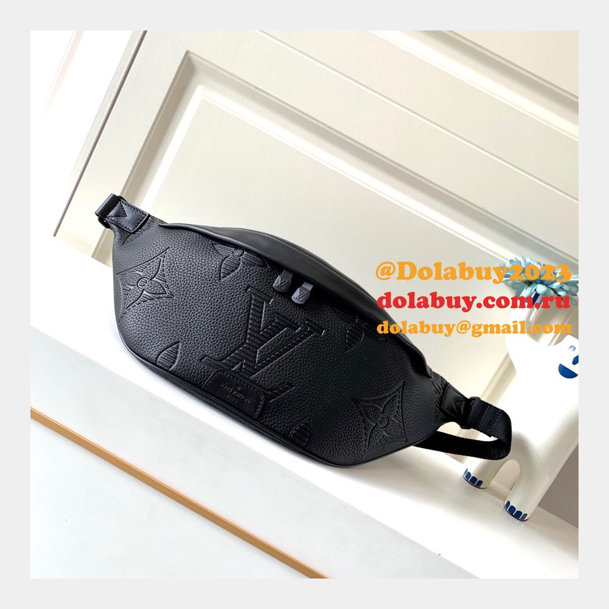 Louis Vuitton 7 Star Discovery Bumbag Taurillon Leather in Black