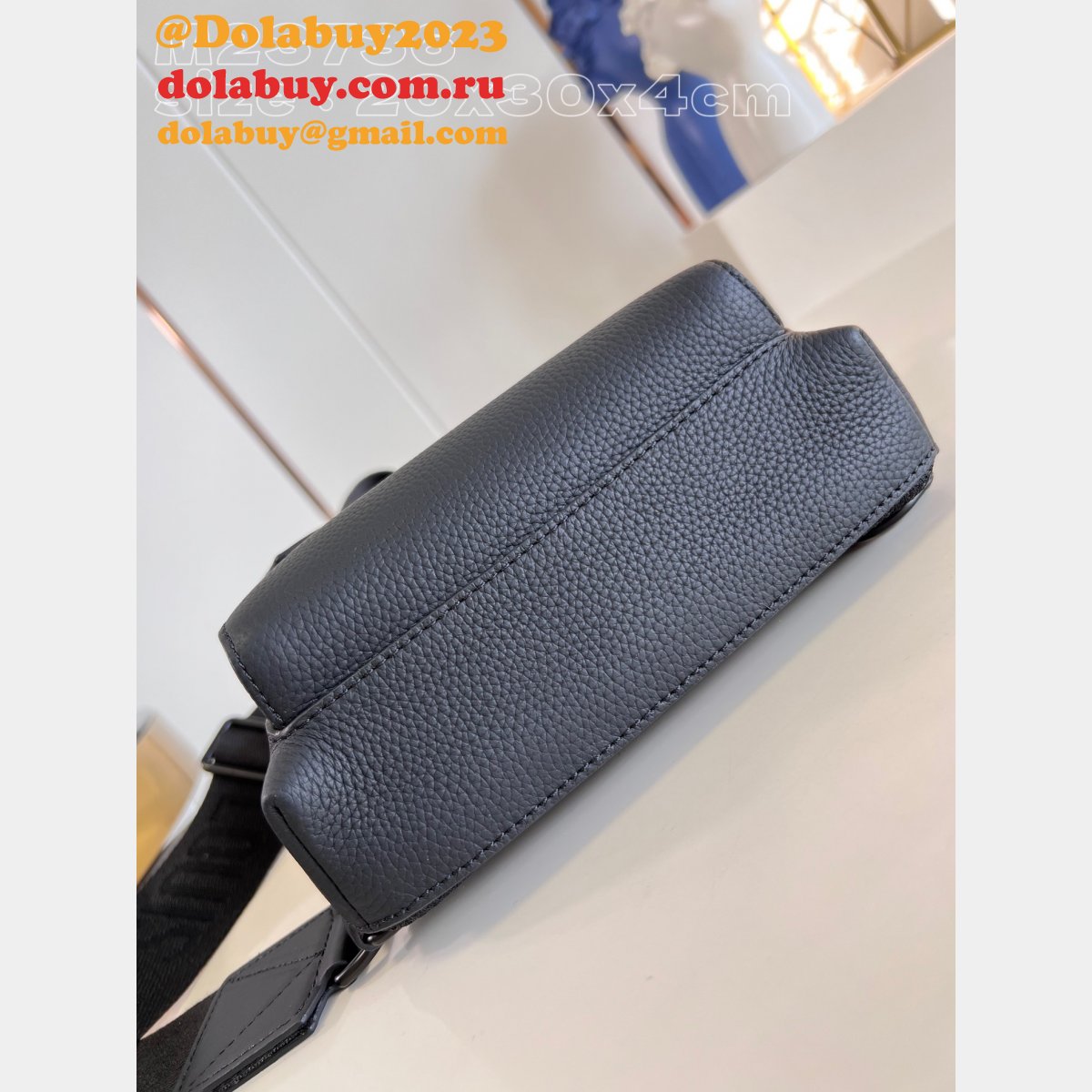 Replica Pilot Slingbag LV Aerogram 1:1 Mirror Louis Vuitton M23736 Bag