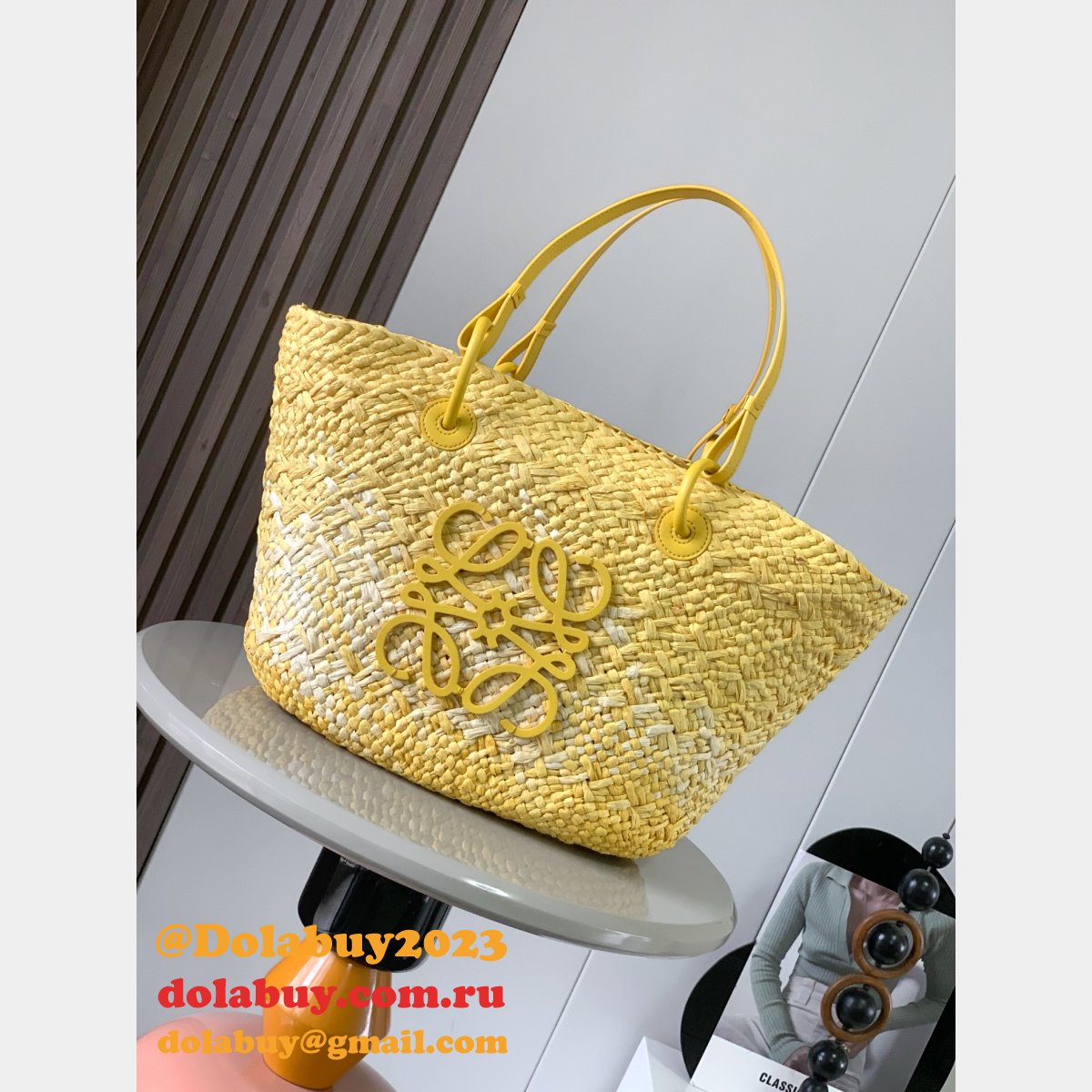 Perfect loewe Anagram Basket bag in iraca palm and calfskin 8008