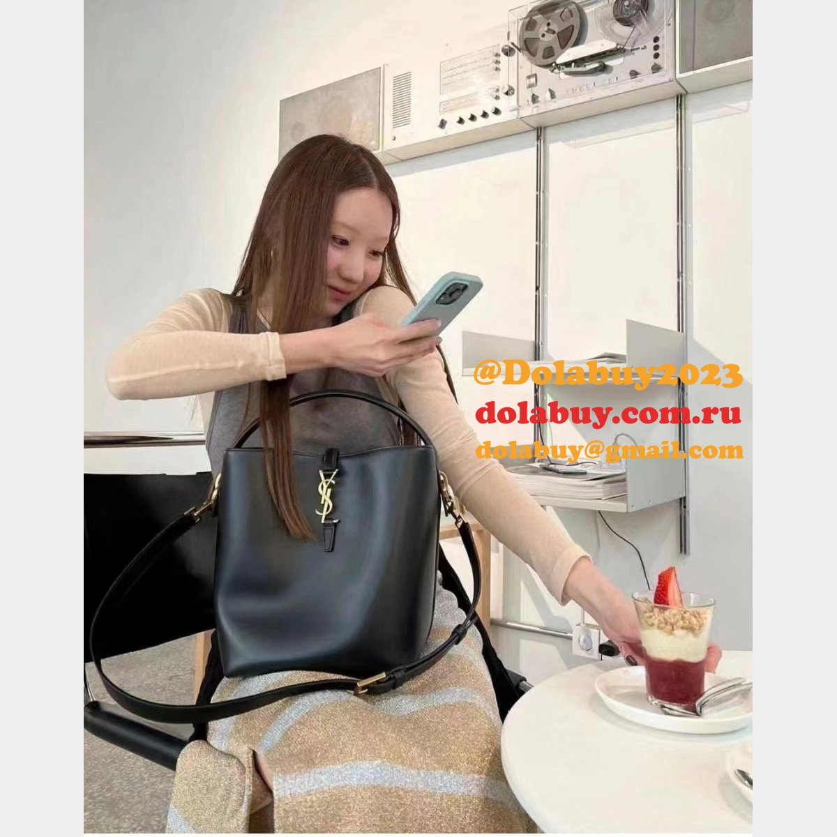 Le 37 In Shiny Leather Hobo Buckets 742828 Replica Saint Laurent Bag