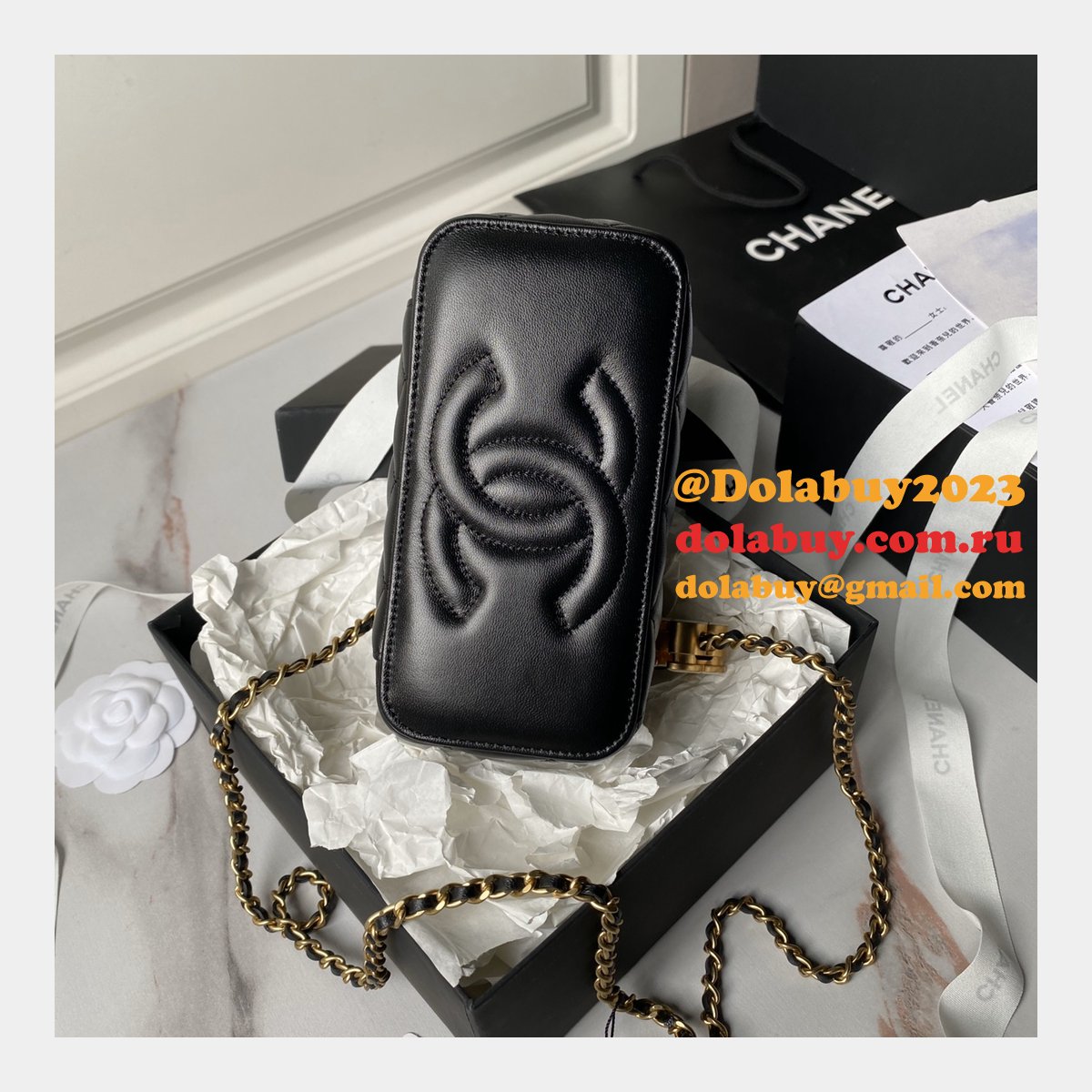 Top Quality Vanity AP3940 Classic Chain Replica Bag Black/White