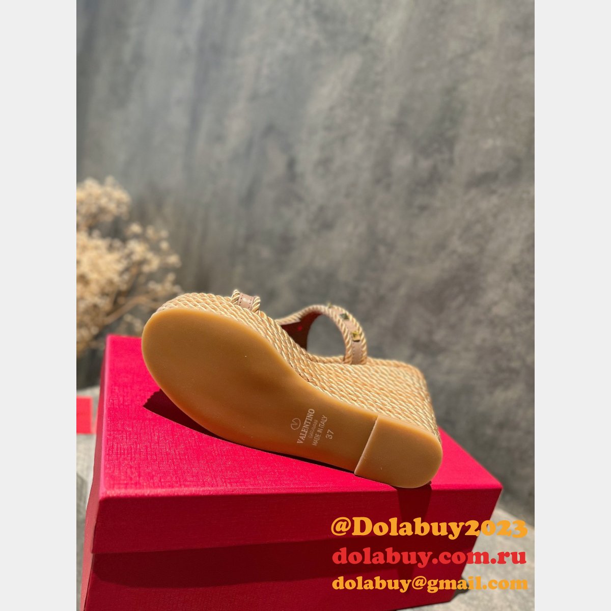 Perfect ROCKSTUD LAMINATED NAPPA WEDGE SANDAL