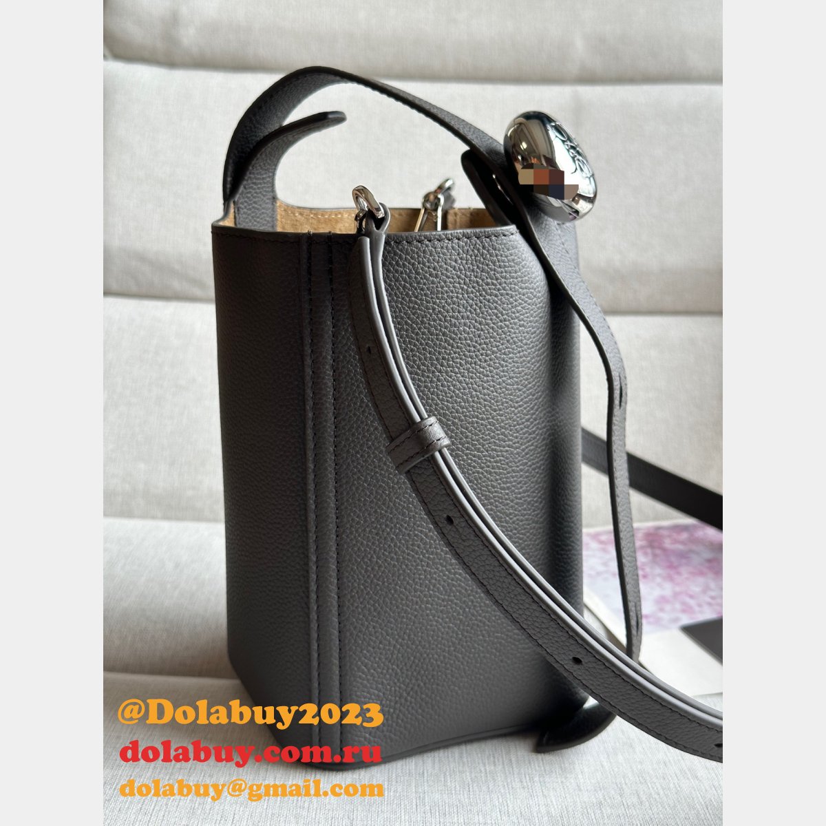 Replica Loewe Pebble Bucket handbag Top Quality 332s
