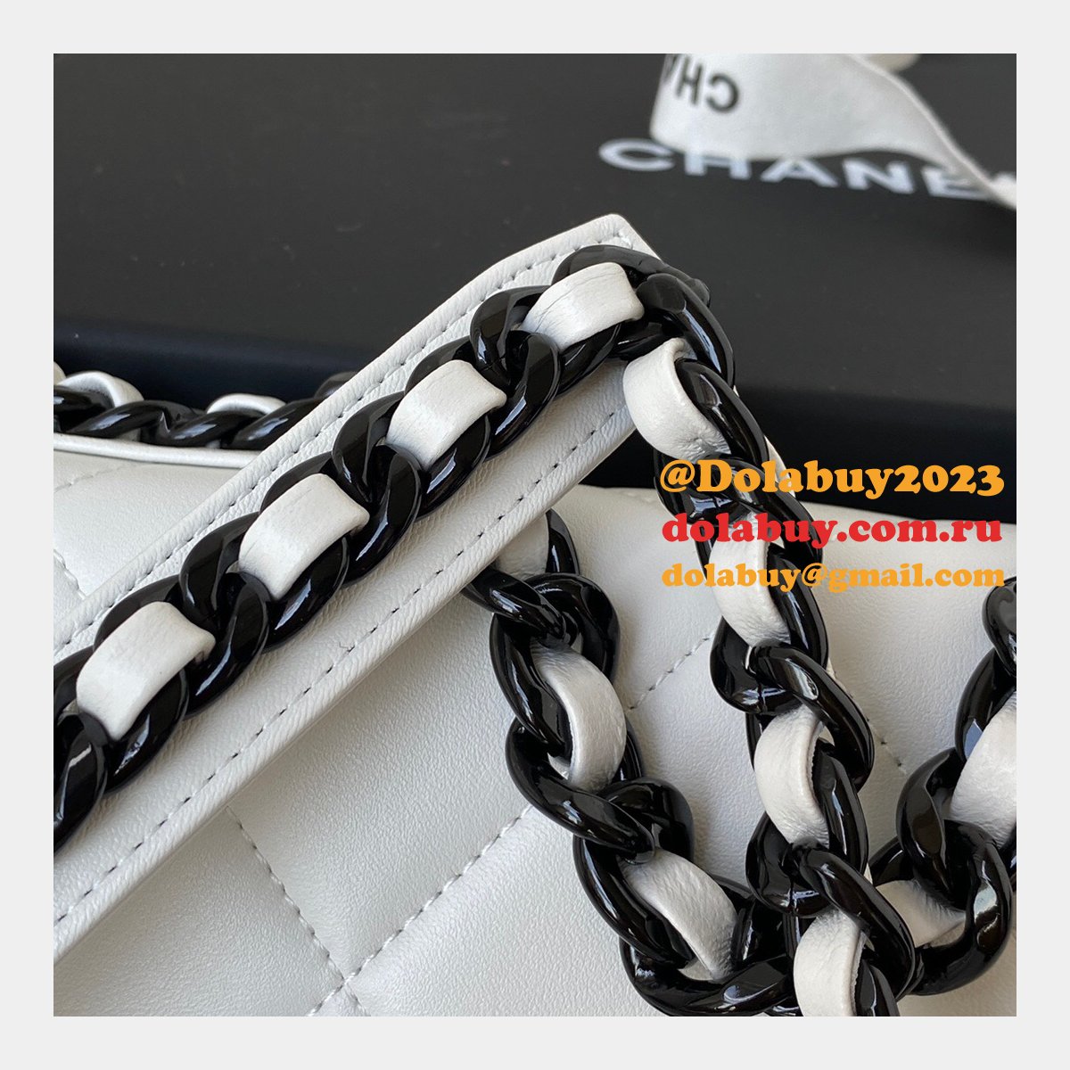 Best Quality Replica New WOC AP0957 19 Wallet Chain Glossy Calfskin Bag