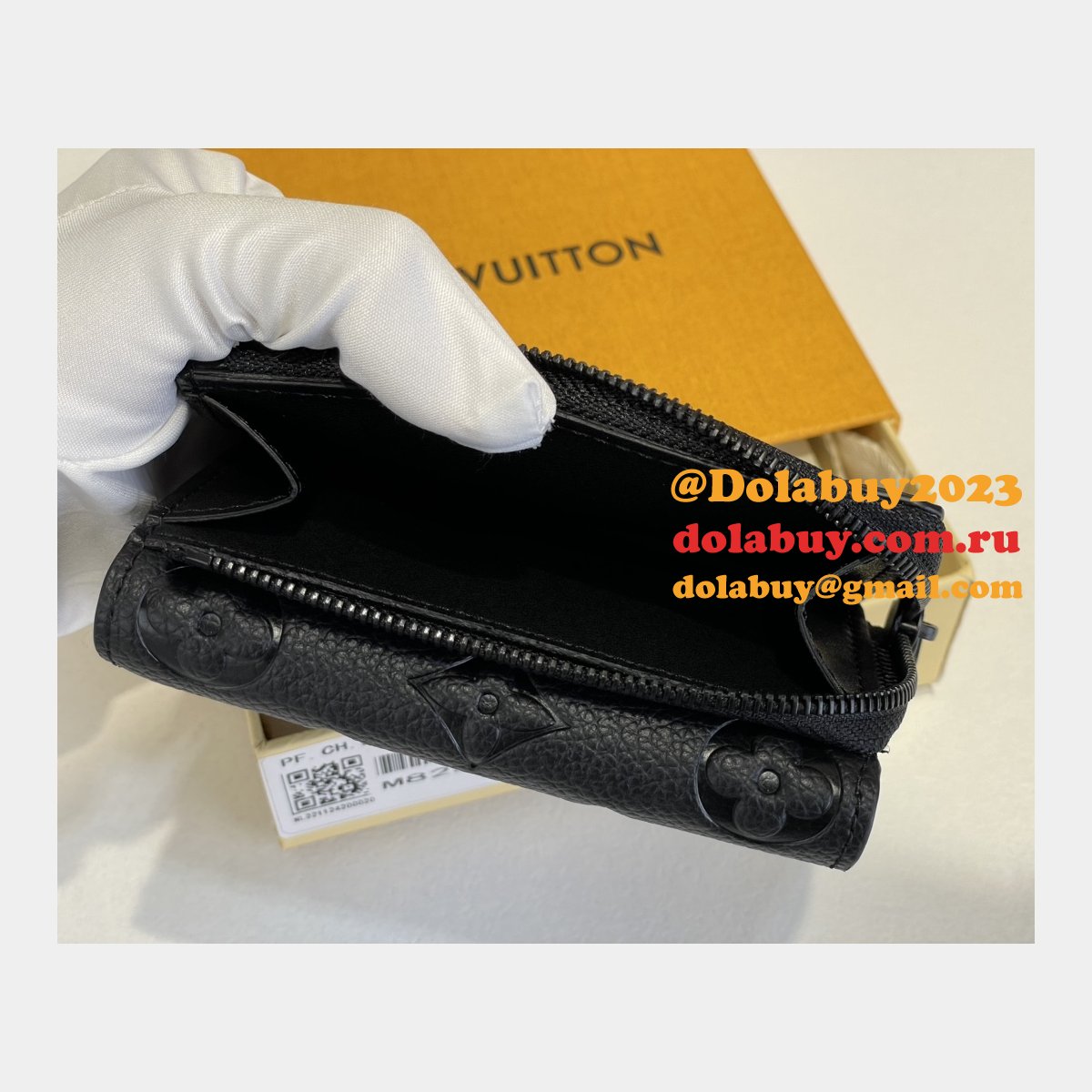 Slender Pilot M82556 Fashion Louis Vuitton Replica Bags