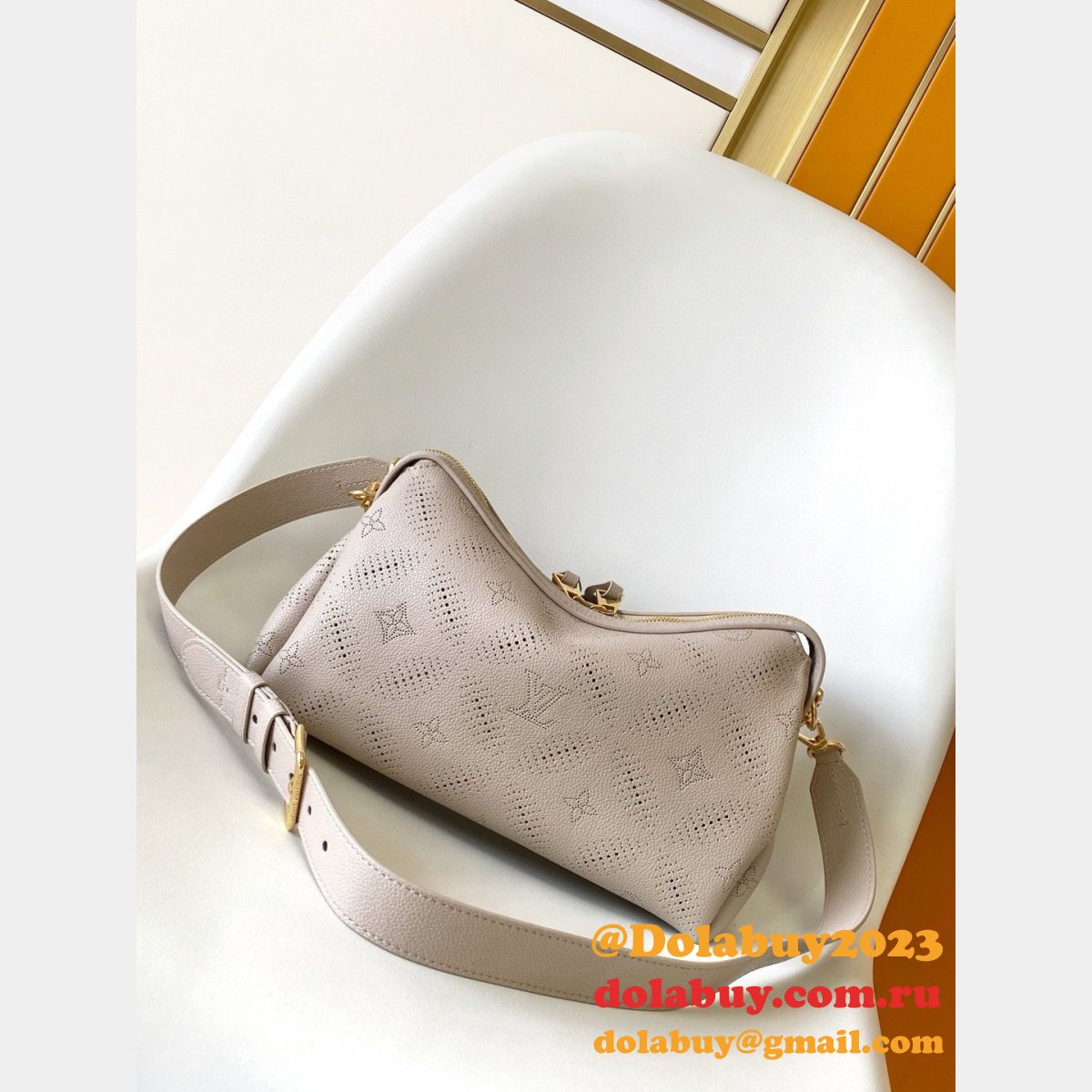 Louis Vuitton Favorite Hand It All PM M13157