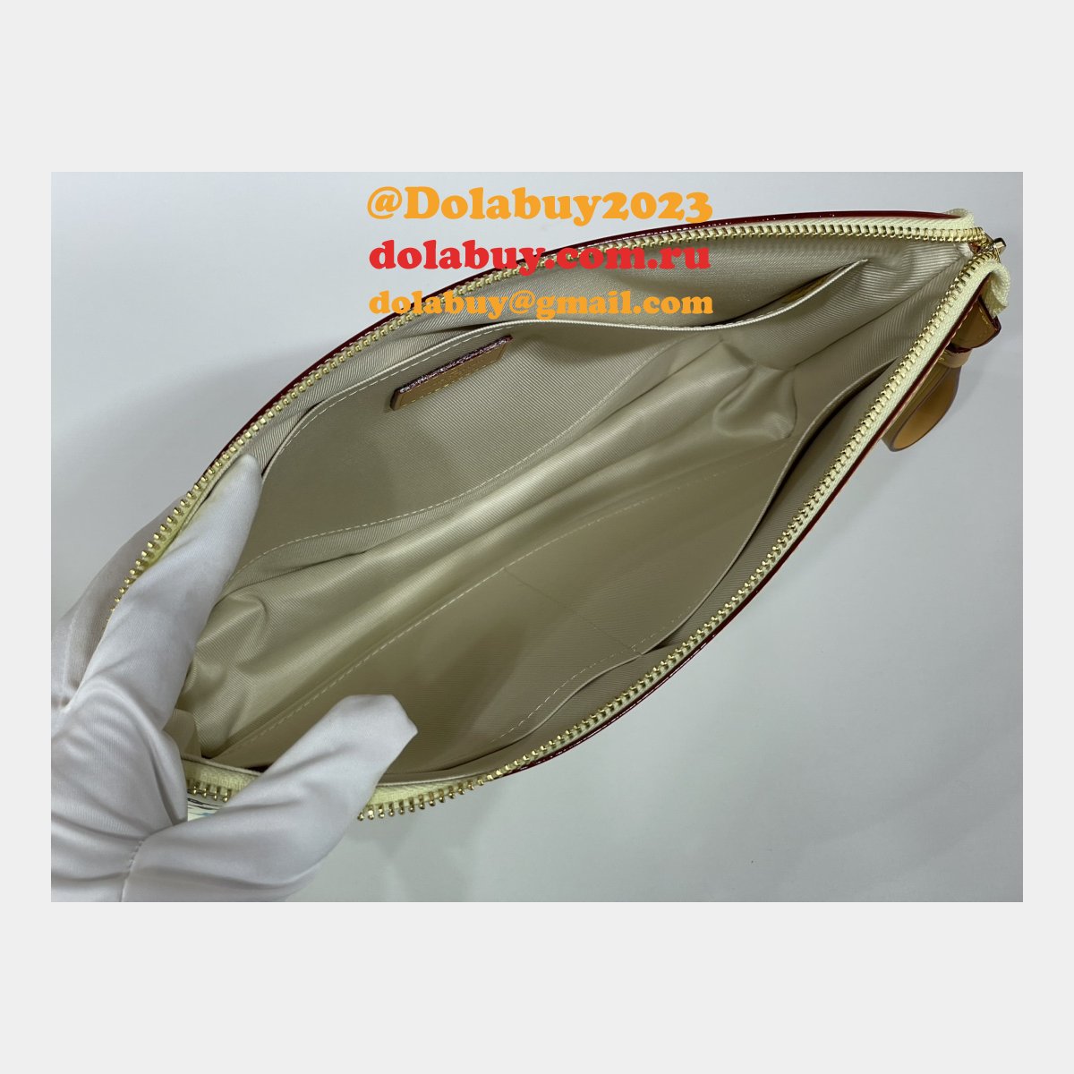 Fashion Louis Vuitton M83568 Pochette Voyage Souple Replica Bag