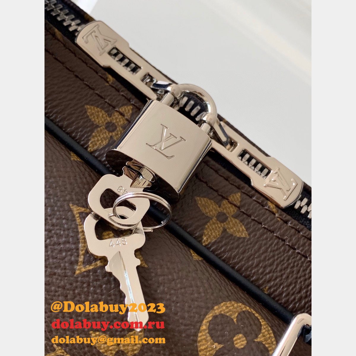 Replica LV Porte-Documents Voyage M52005