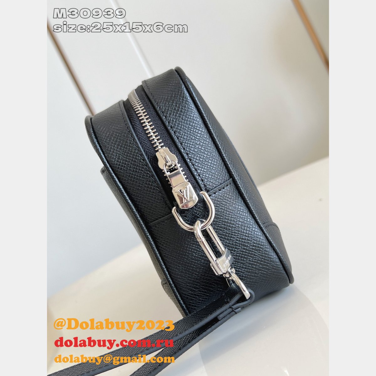 Louis Vuitton Pochette Kasai M30939 Luxury Taiga Leather Black