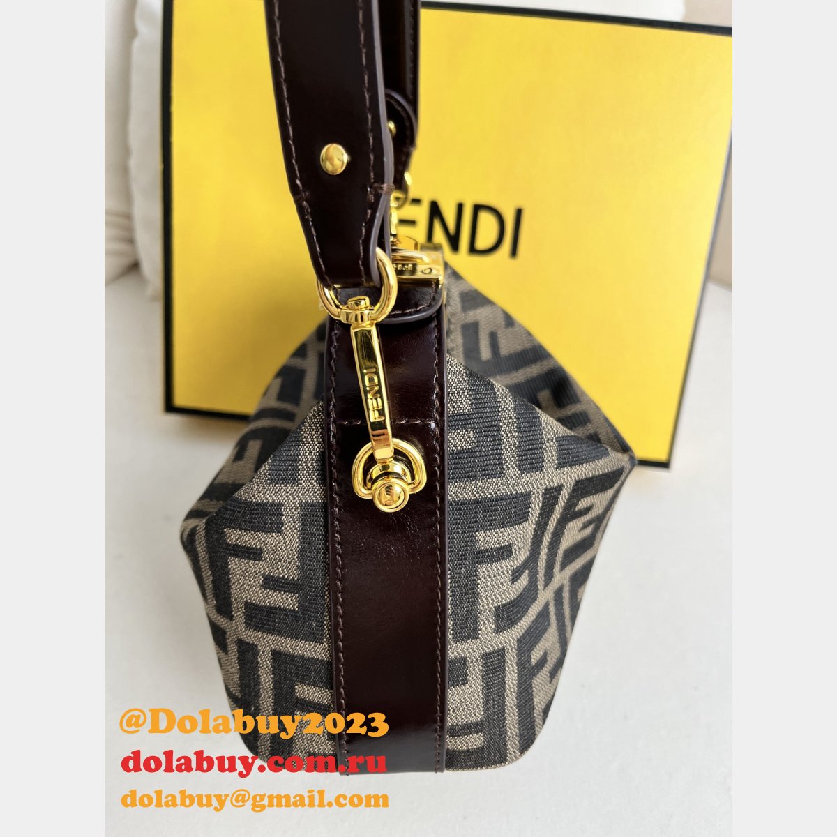 top quality F**di wholesale lunch hadnbag