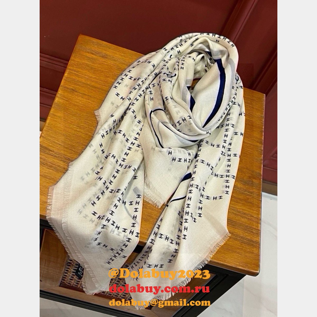 7 Star Top Replicas Double C Grid Square Scarf