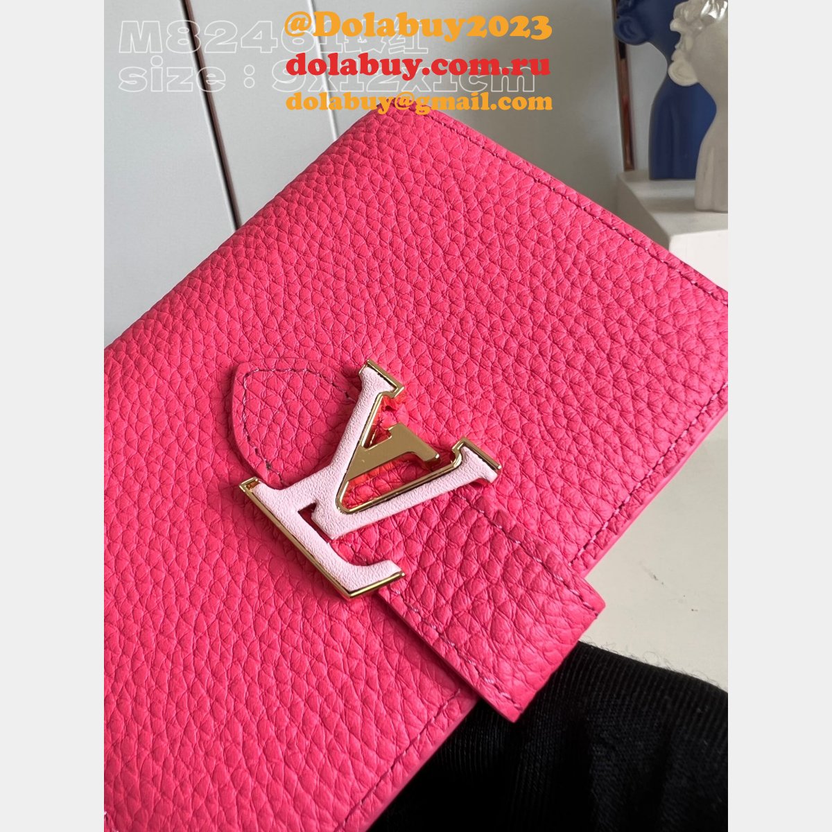 LV M82144/M82198/M82461/M81561 Vertical Compact Wallet Capucines