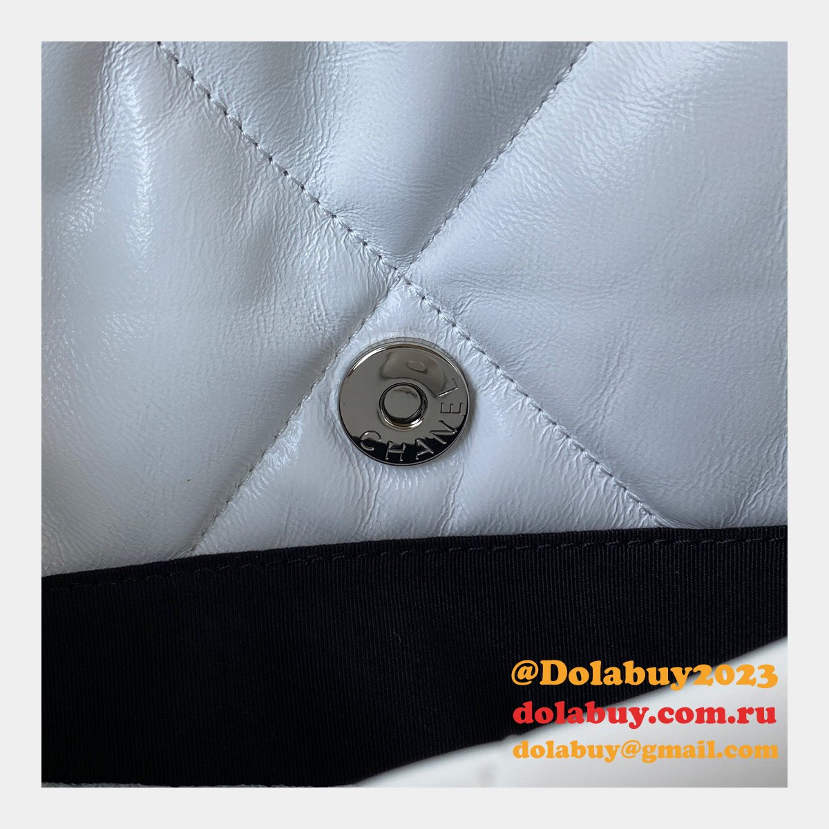 Best Replica Lambskin Gold-Tone AS1160 White/Black 19 Handbags Online Sale