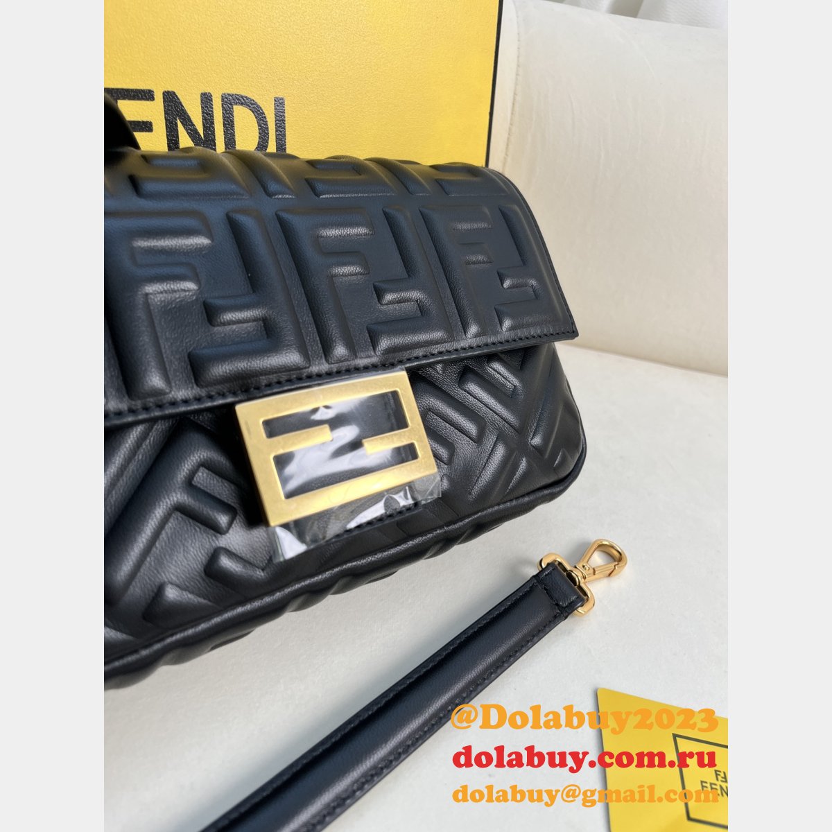 7 Star fendi Iconic Baguette Medium bag 211