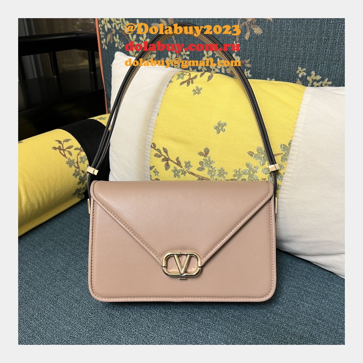 Wholesale VALENTINO GARAVANI LETTER VLOGO SIGNATURE handbag