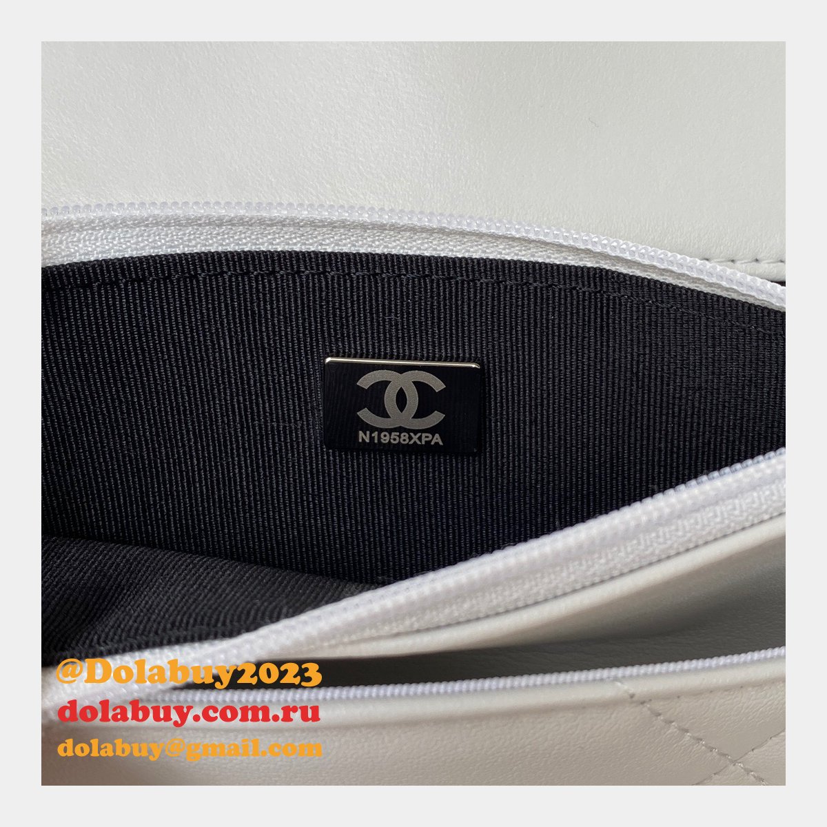 Best Quality Replica New WOC AP0957 19 Wallet Chain Glossy Calfskin Bag