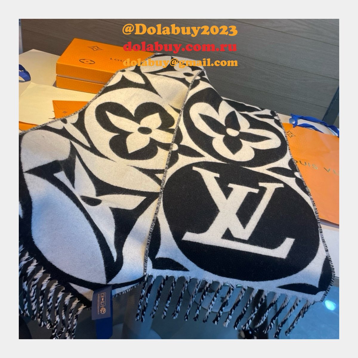 Duplicate LV Medallion Sheep Wool Scarf