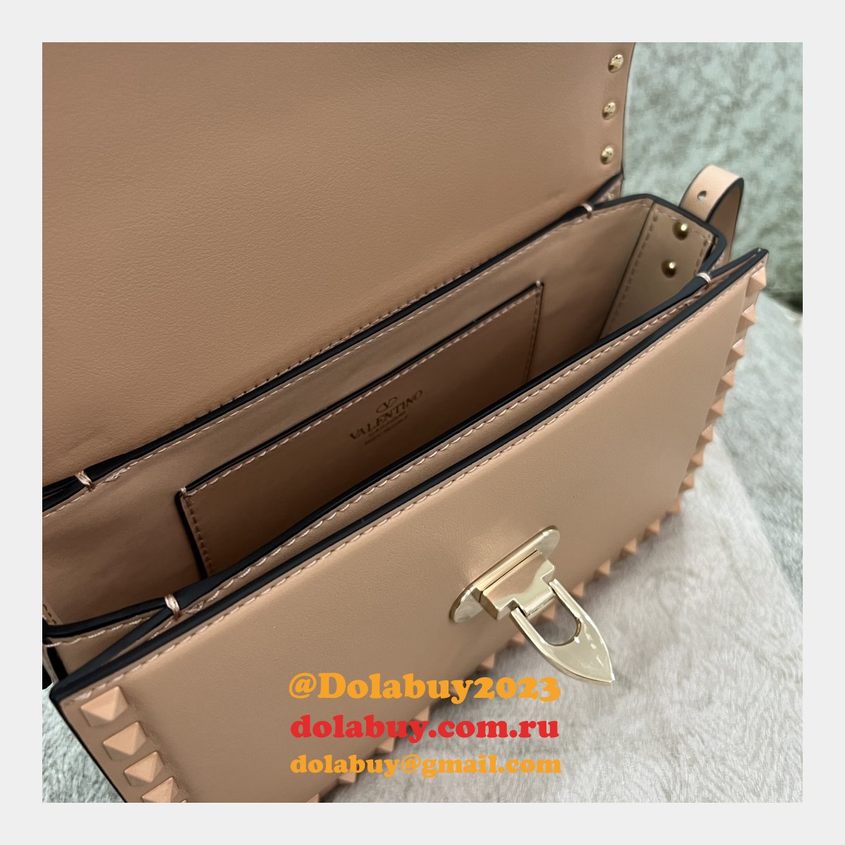 Luxury Valentino Garavani Rockstud Calf Large Bag