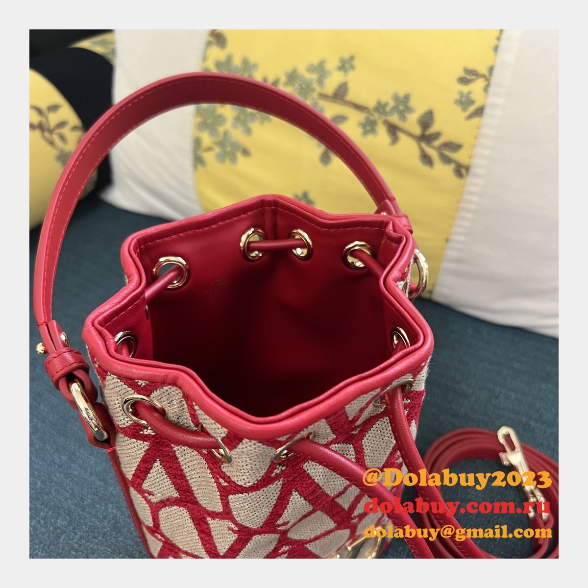 Designer VALENTINO GARAVANI V mini basket handbag