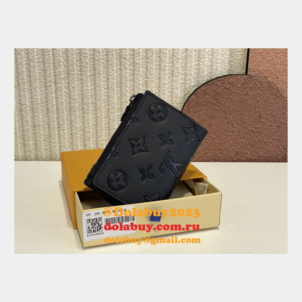 Slender Pilot M82556 Fashion Louis Vuitton Replica Bags