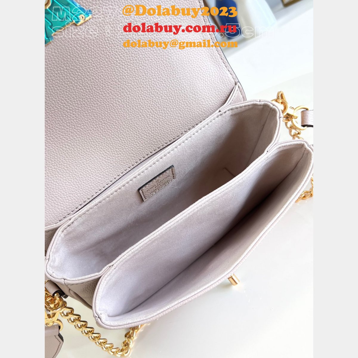 Luxuryin Focuses Oxford Lockme Louis Vuitton Replica M22735 Bag