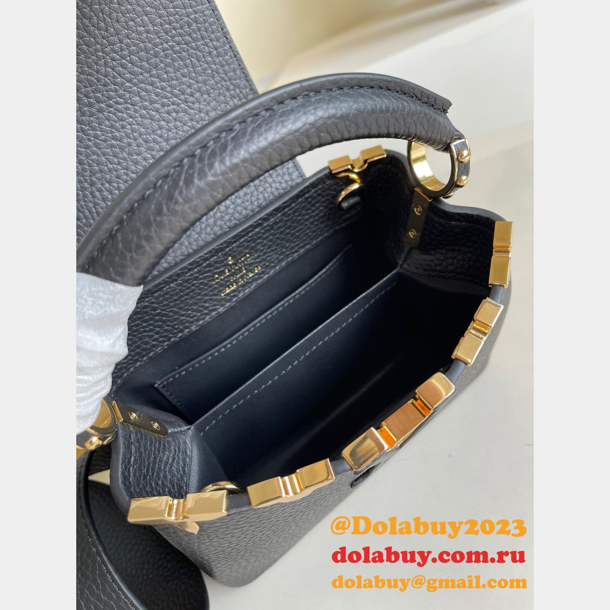 Designer Louis Vuitton Replica Black/White Capucines Mini Capucines M56669 Handbags