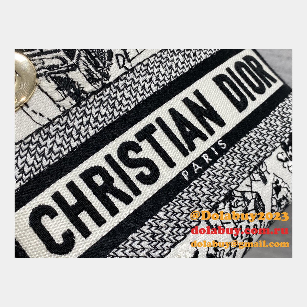 The Fashion Designer Christian Dior 17cm Bags For Sale