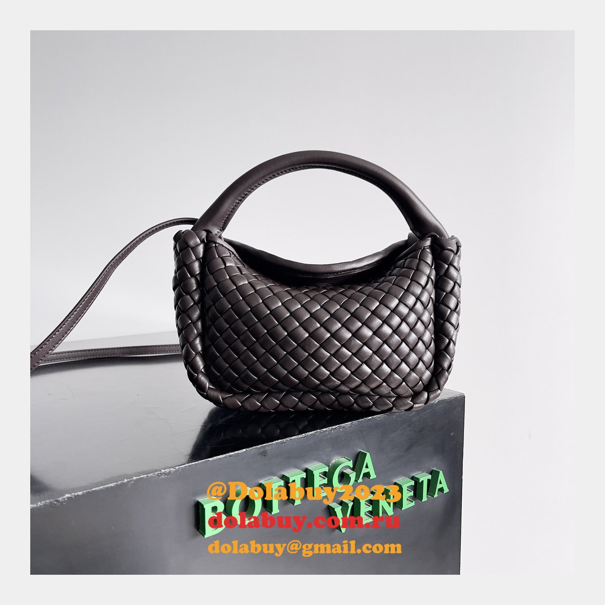 New BOTTEGA VENETA COBBLE Top Handle Bag