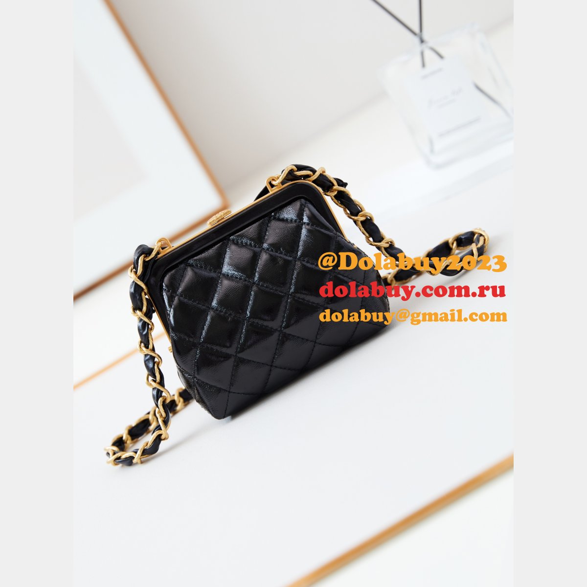 Perfect Replicas AP4028 Clutch With Chain 1:1 Mirror Bag