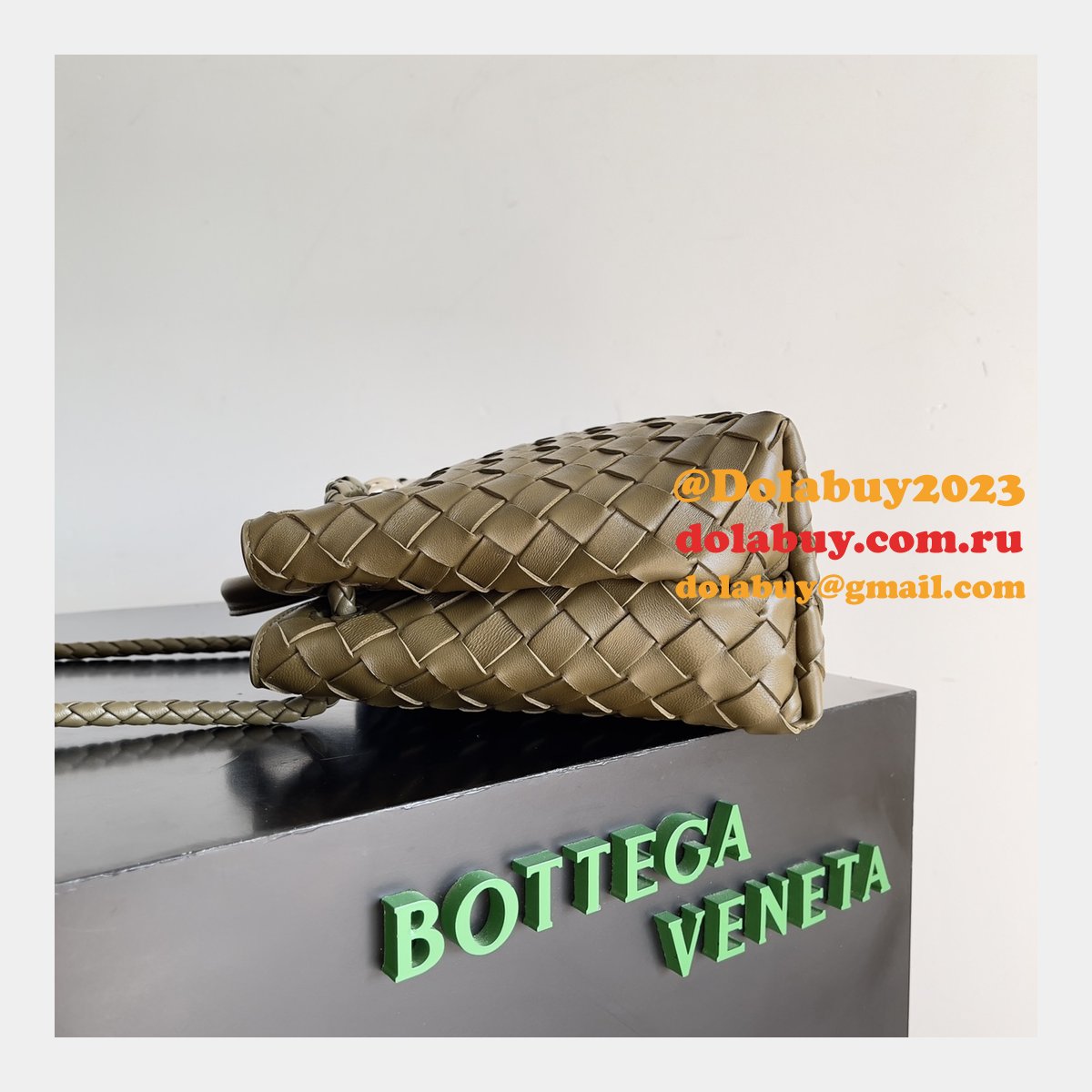 BOTTEGA VENETA ANDIAMO Small 25cm Bag Leather Strap