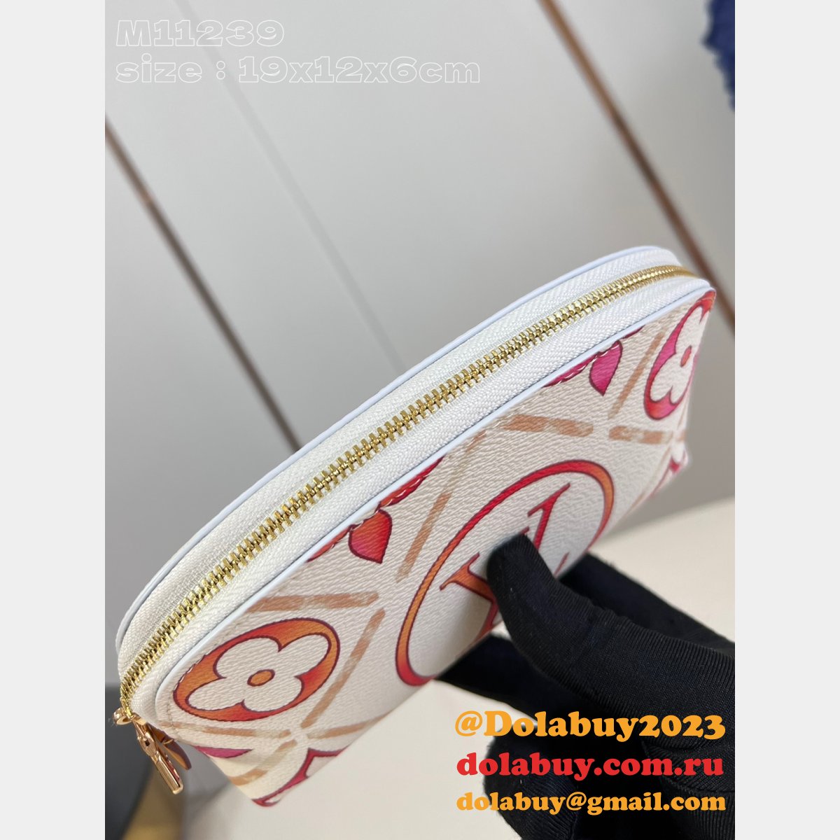 Pochette Cosmétique M11239 7 Star Louis Vuitton Fashion Replica Bag