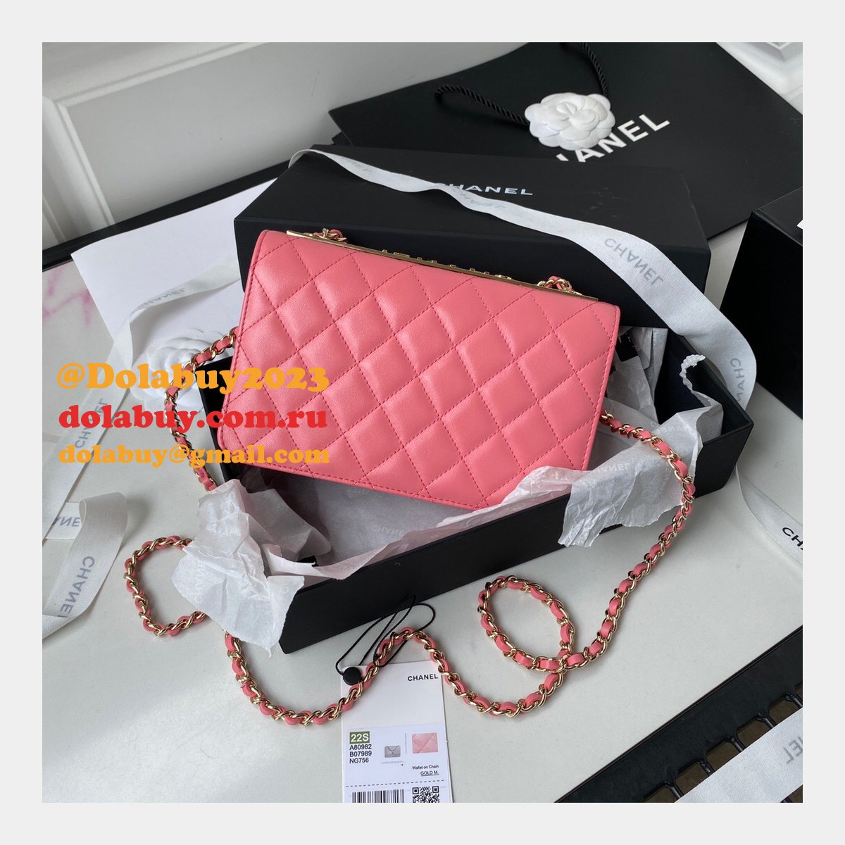 Good Replica Woc A80982 Wallet on Chain Lambskin & Gold-Tone Metal