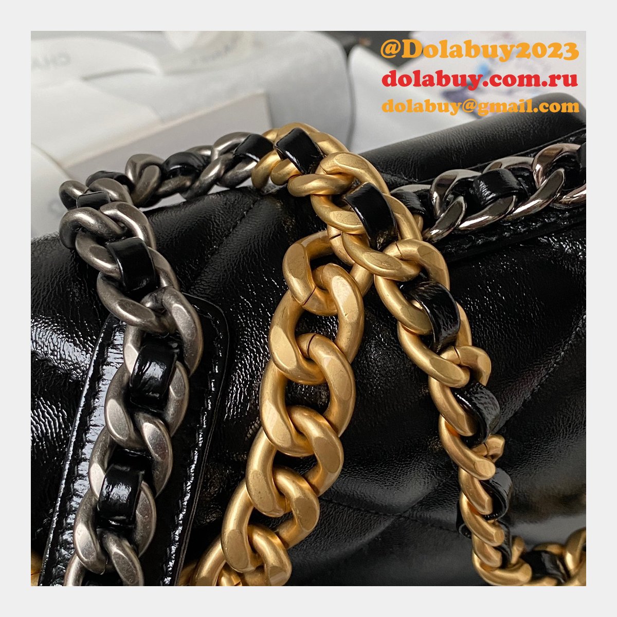 Luxury Flap Shiny Lambskin 19 AS1160 Replica Handbag 26CM