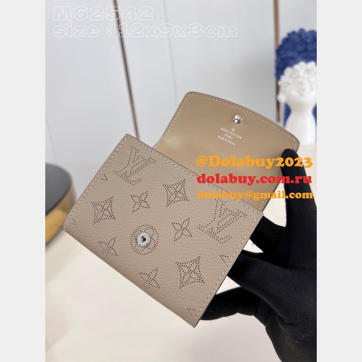 Iris Compact Wallet Mahina M62542/M62543 Louis Vuitton Replica Bag