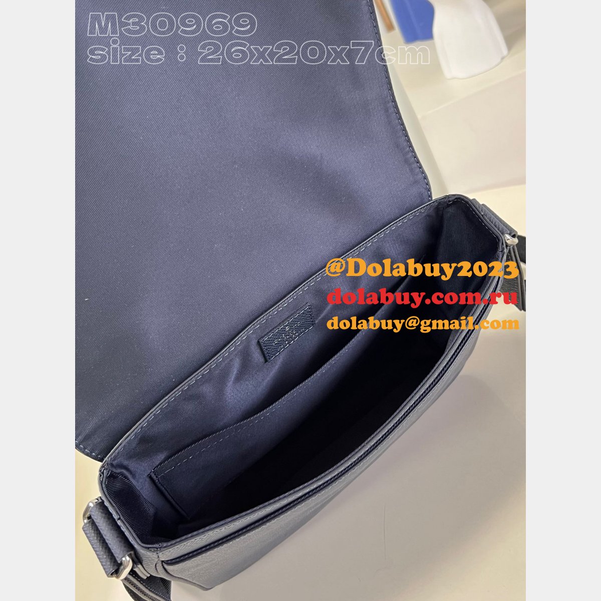 Copy Louis Vuitton District M30969 Taiga Men Knock Off Bags