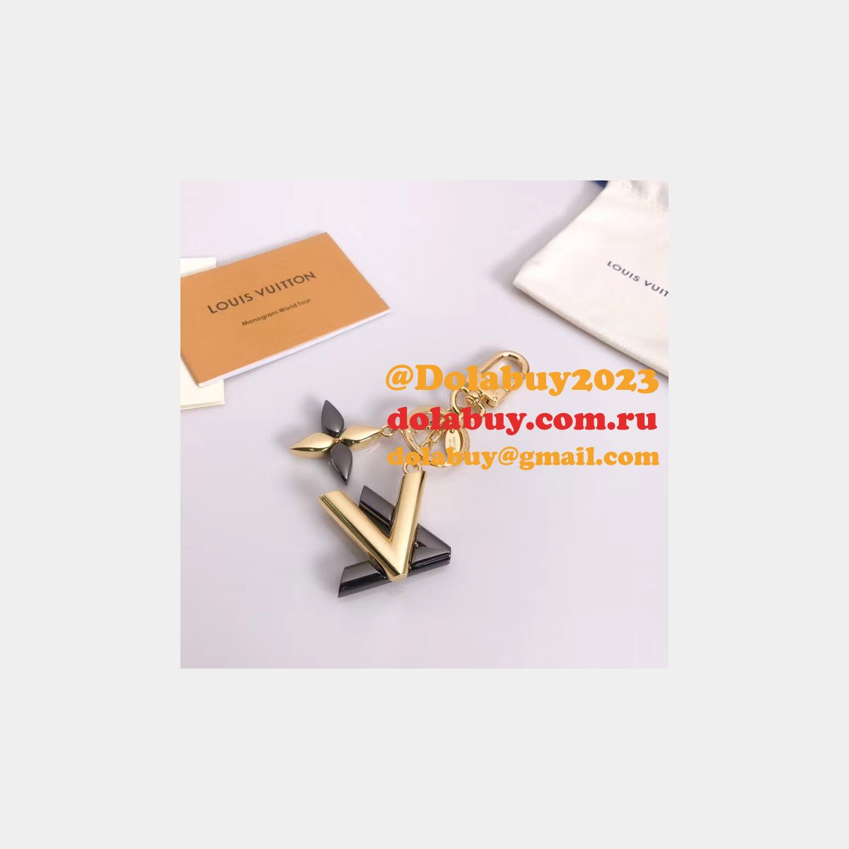 Louis Vuitton Twist bag charm M68197 Gold/silvery