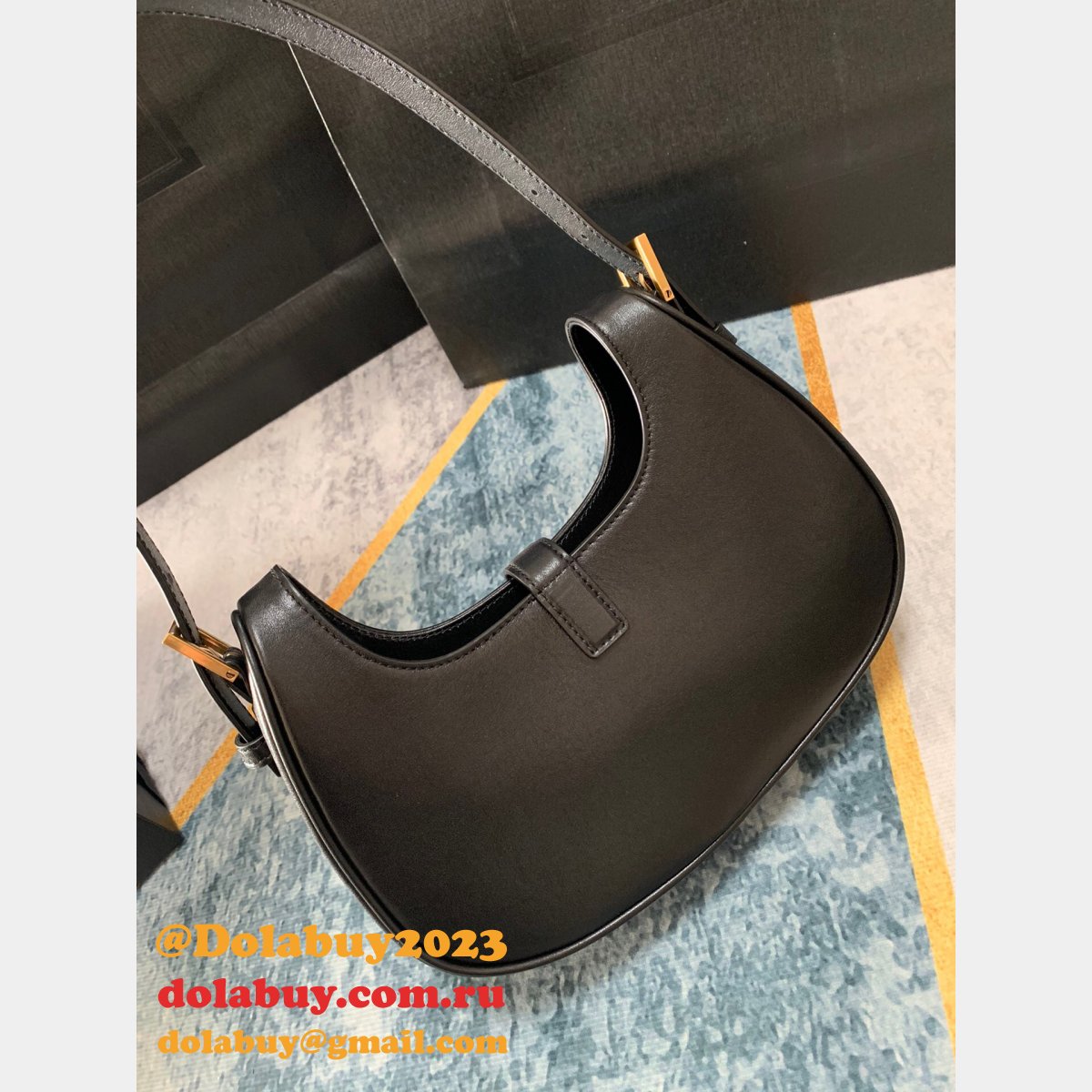 Yves Saint Laurent Replicas 672615 Le Fermoir hobo bag AAA Handbag