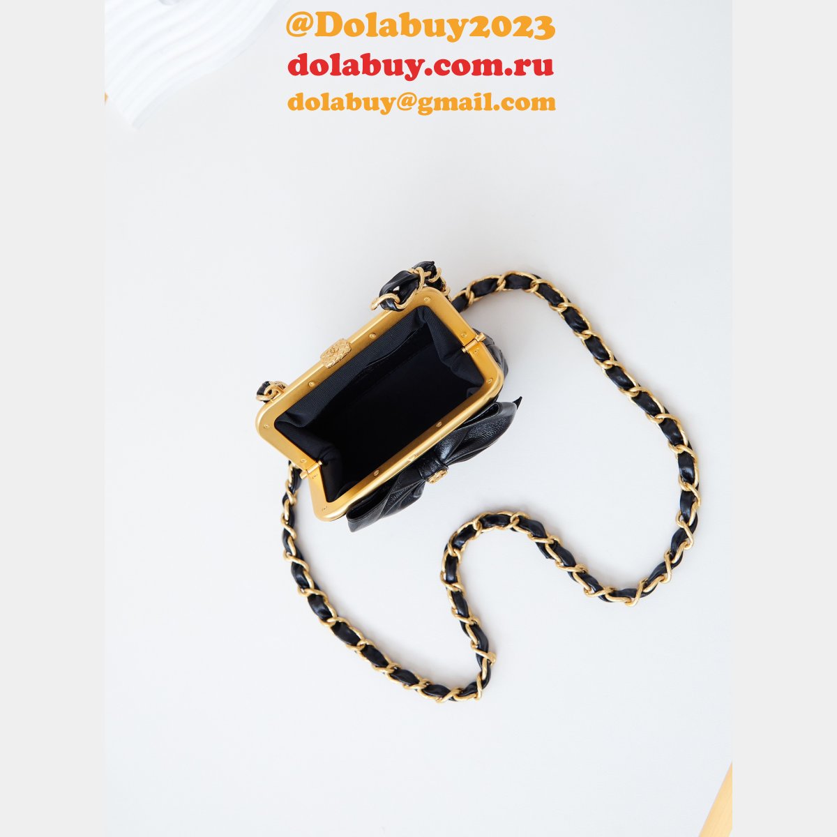 Perfect Replicas AP4028 Clutch With Chain 1:1 Mirror Bag