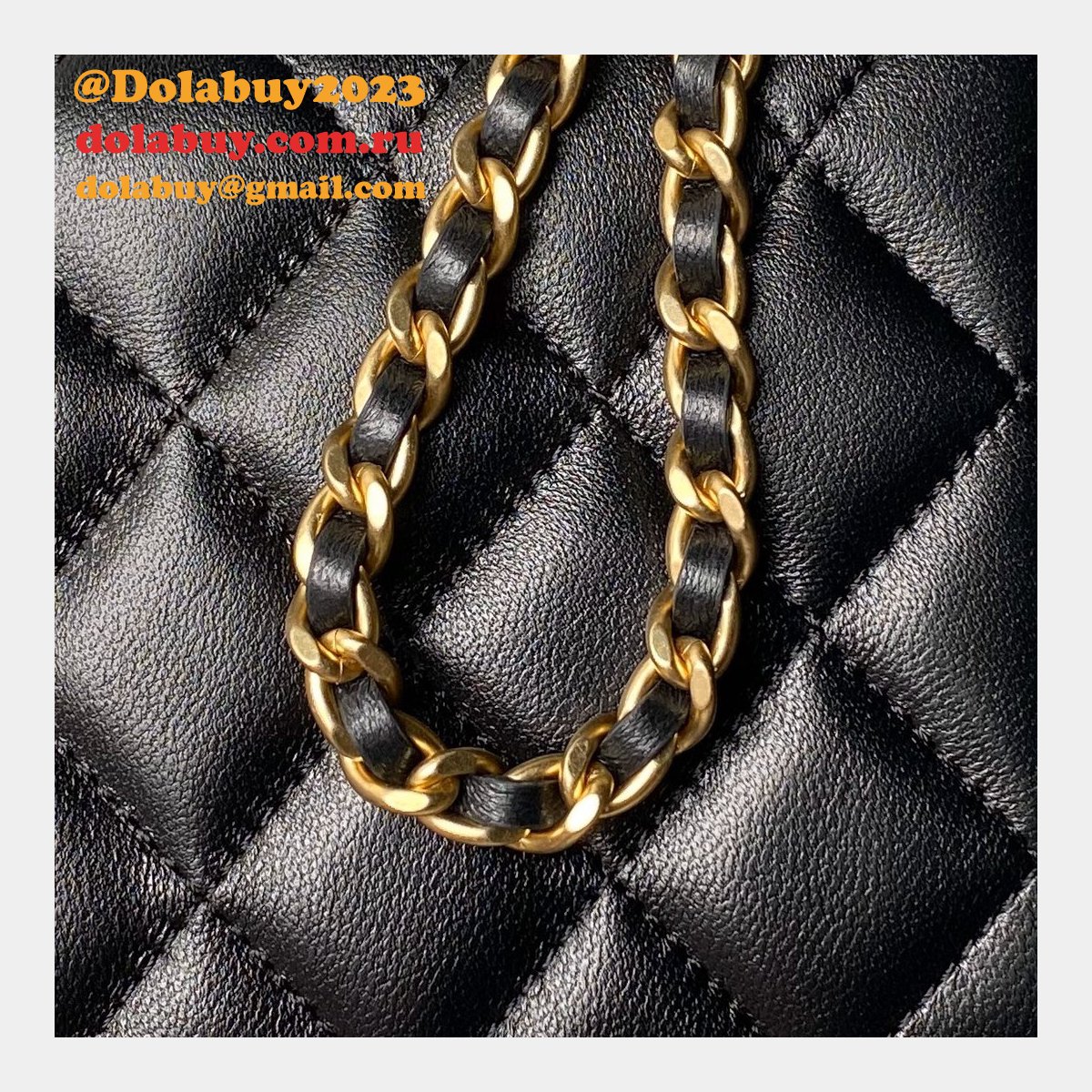 Top Quality Vanity AP3940 Classic Chain Replica Bag Black/White