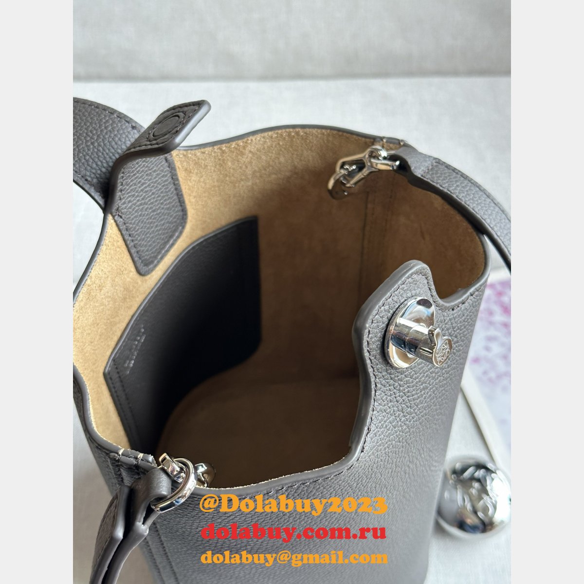 Replica Loewe Pebble Bucket handbag Top Quality 332s