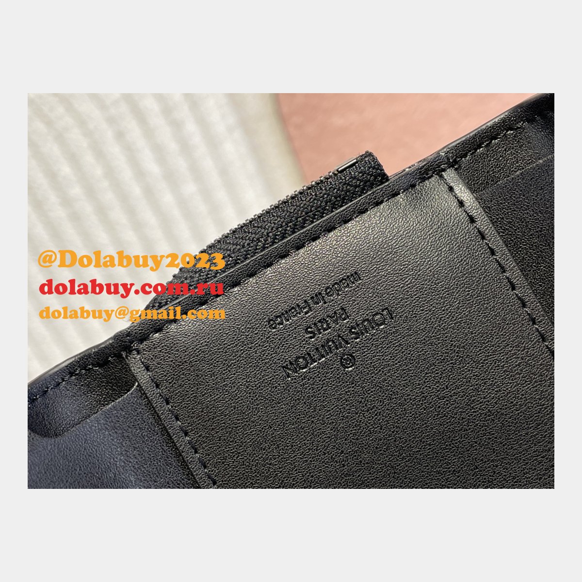 Slender Pilot M82556 Fashion Louis Vuitton Replica Bags