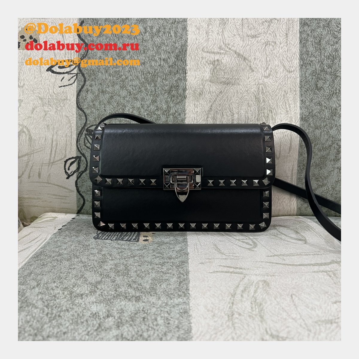 Luxury Valentino Garavani Rockstud Calf Large Bag