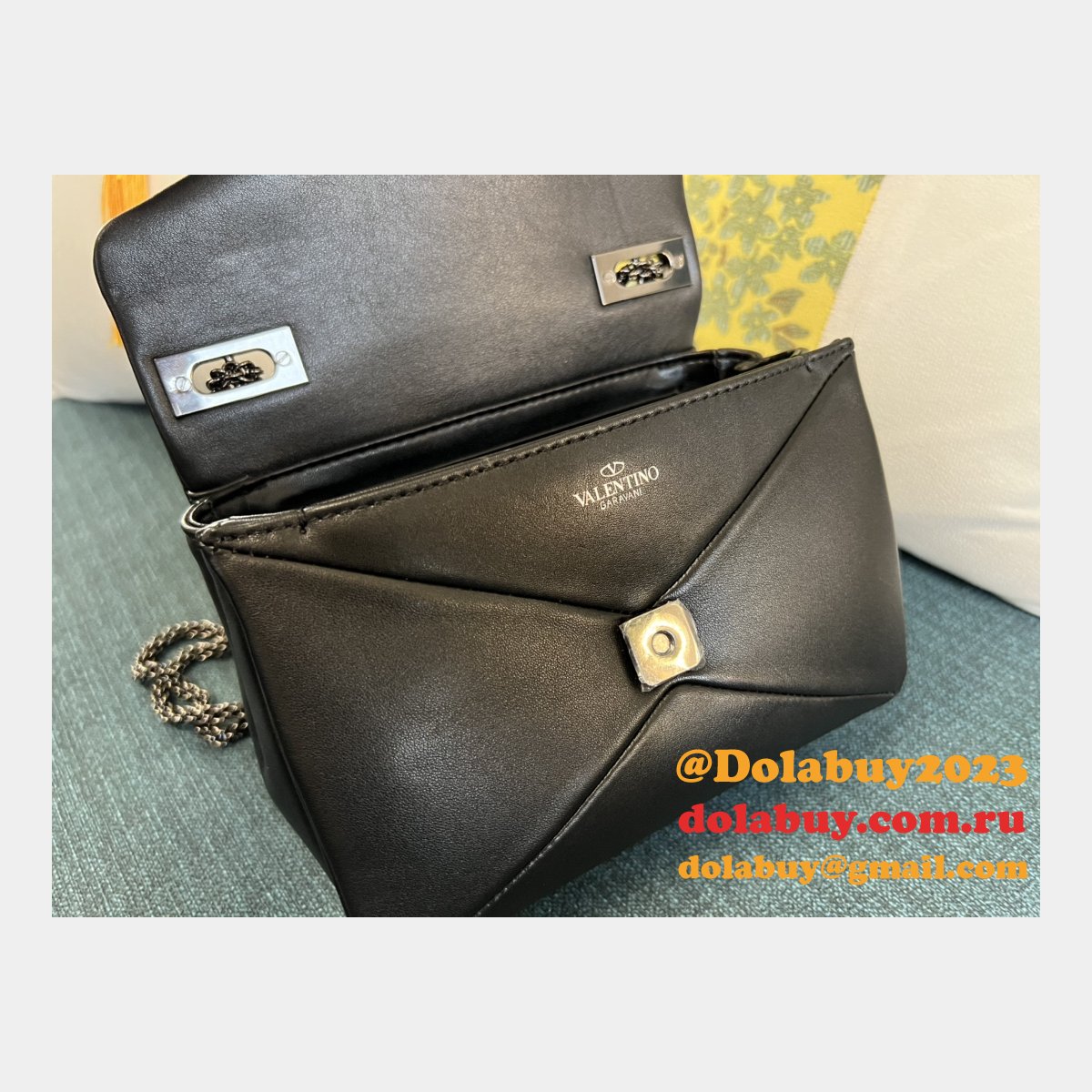 7 Star Valentino Garavani ONE STUD Chain Handbag