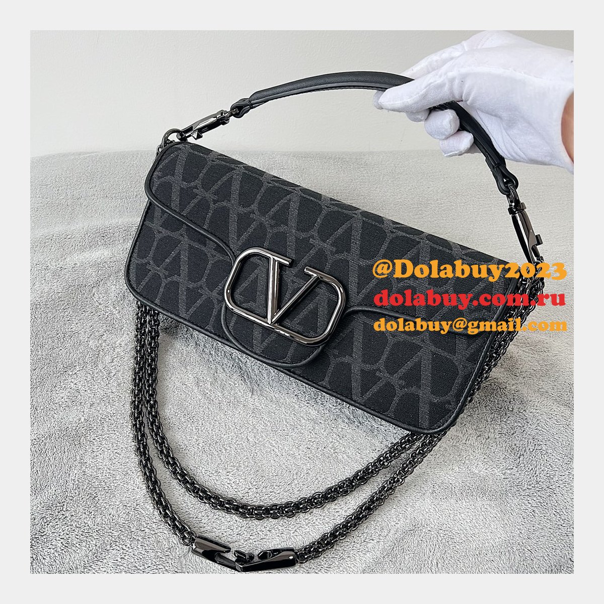 Shop Valentino Garavani 1133 Locò VLogo Signature Replica Bags Sale