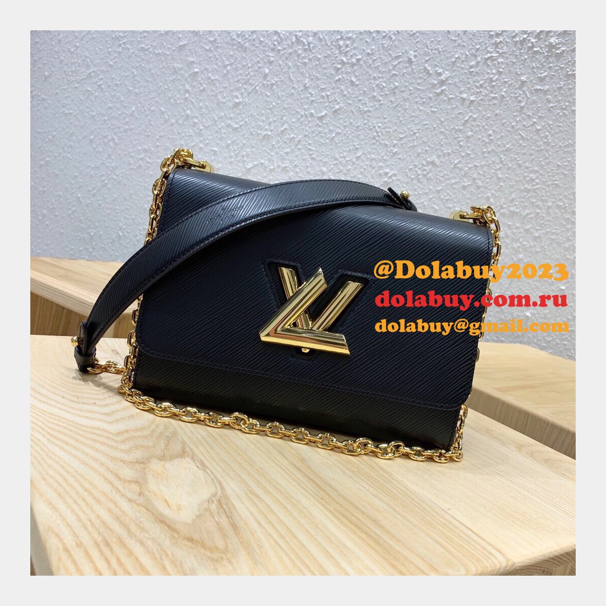 AAA+ Louis Vuitton Twist PM Epi Leather in Black