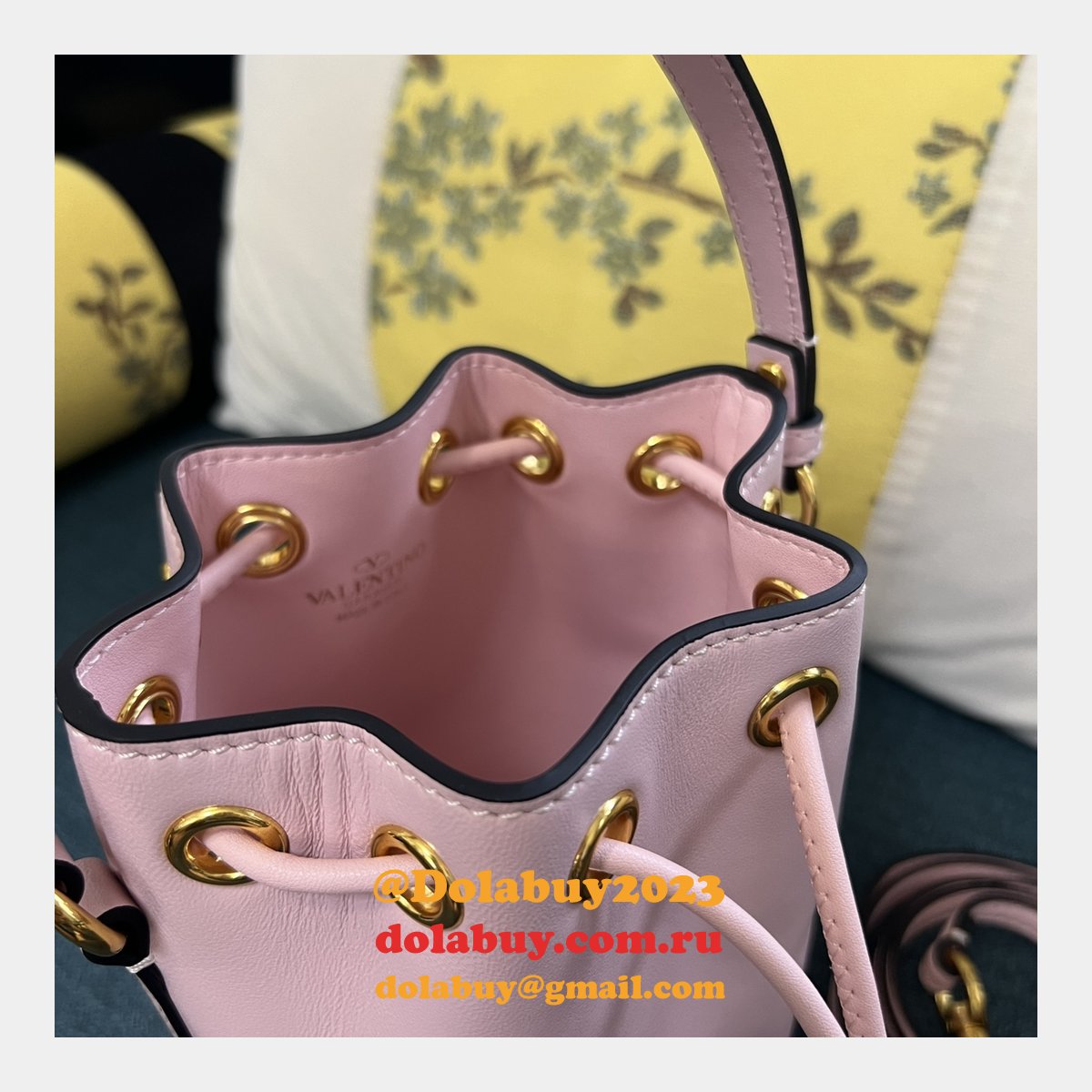 Perfect Wholesale VALENTINO GARAVANI V MINI BASKET HANDBAG