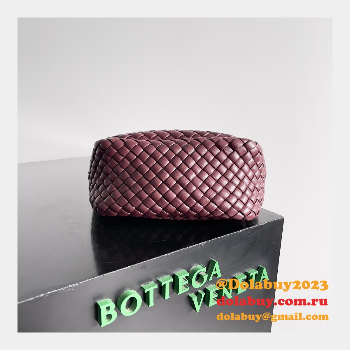 New BOTTEGA VENETA COBBLE Top Handle Bag