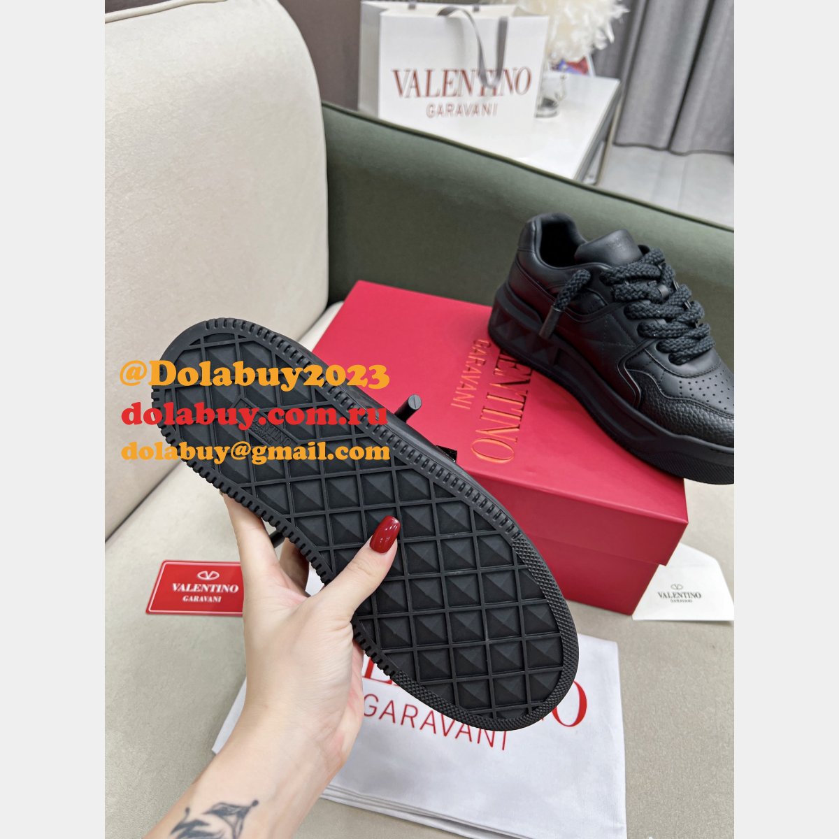 Best Quality Valentino Bread Shoes/Sneakers Good Women/Men price